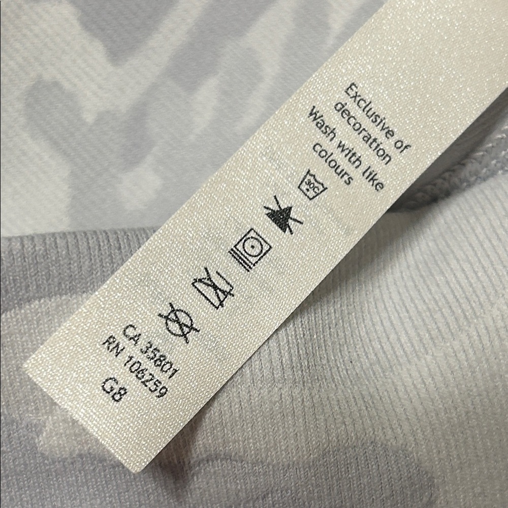 🚀Lululemon Athletica Light Gray Camo Leggings size 4 GUC - Picture 10 of 11